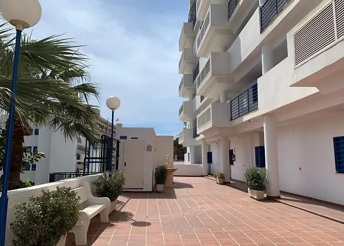Los Patos Benalmadena Beach - Parking Privado